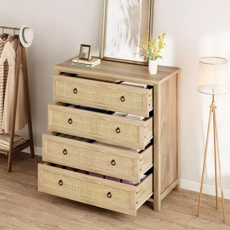Comò a 4 cassetti per camera da letto, cassettiera in rattan con maniglie in metallo, comodino stretto alto 37, mobile contenitore in legno per vestiti per soggiorno