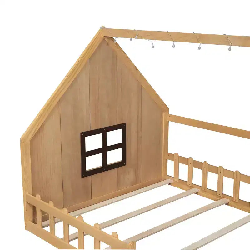Letto a terra full size per bambini, letto Montessori in legno con recinzione e luce LED, letto a casetta full size con finestra e tetto per bambine e bambini