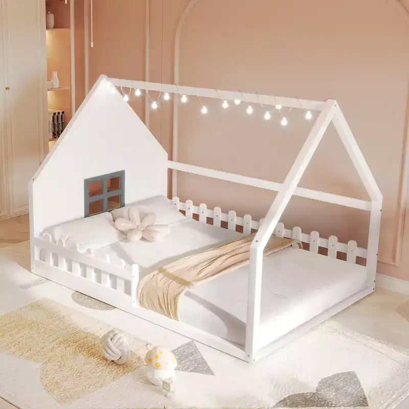 Letto a terra full size per bambini, letto Montessori in legno con recinzione e luce LED, letto a casetta full size con finestra e tetto per bambine e bambini