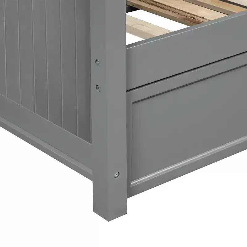 Letto a giorno in legno a una piazza con letto estraibile